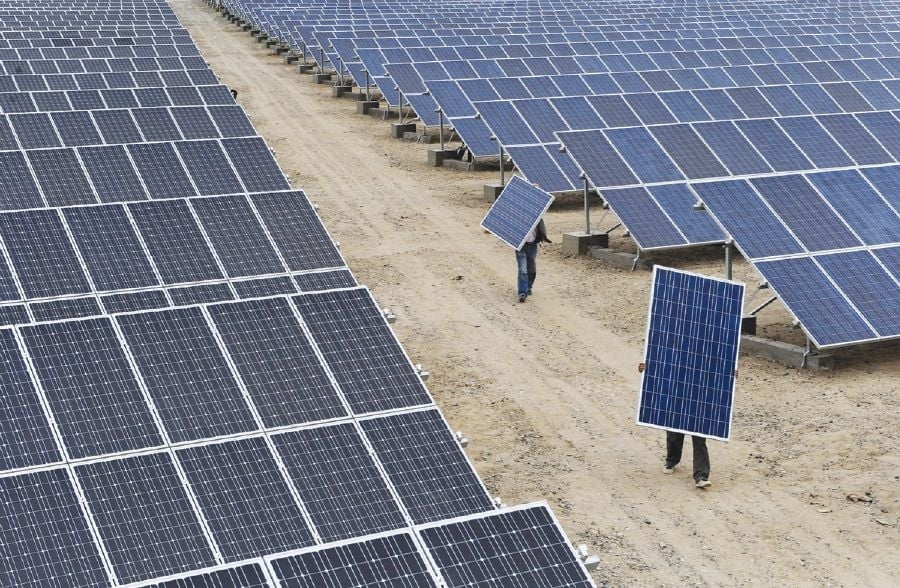 China's solar giants quietly shed a third of their workforces last year
