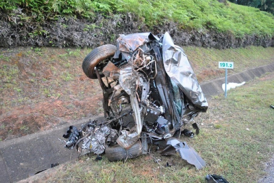 Security guard dies after losing control of car, friend injured