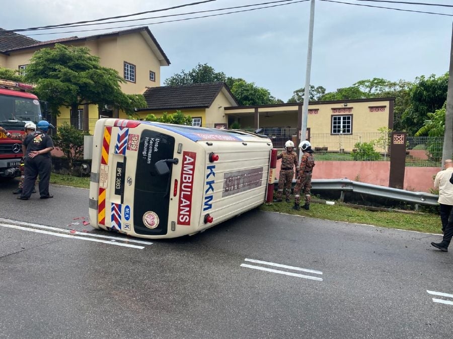 Ambulance overturns on slippery road in Melaka, causing 1km jam
