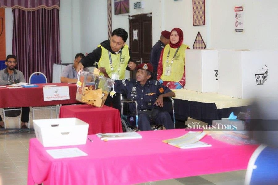 Disabled officer, postpartum mother fulfil civic duty in Ayer Kuning