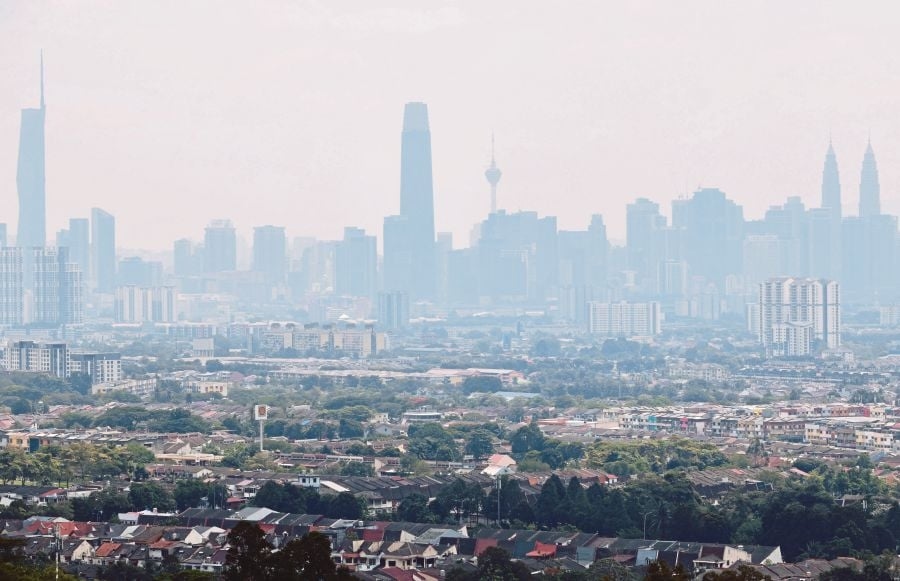 King urges public to stay alert as haze risk rises