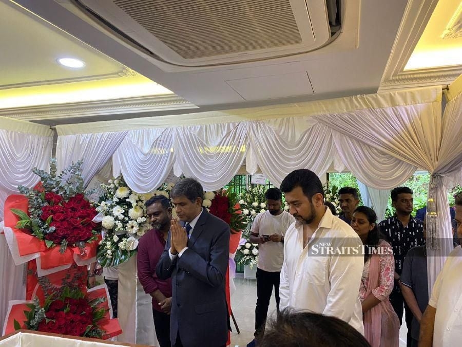 Thousands pay last respects to educator Dr M. Thambirajah