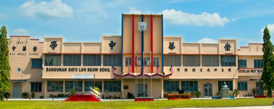 Fire dept neutralises acid spill at Kuala Kangsar school