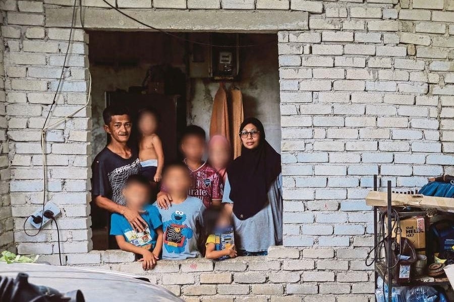 Family forced to live in derelict swiftlet building, aid on the way