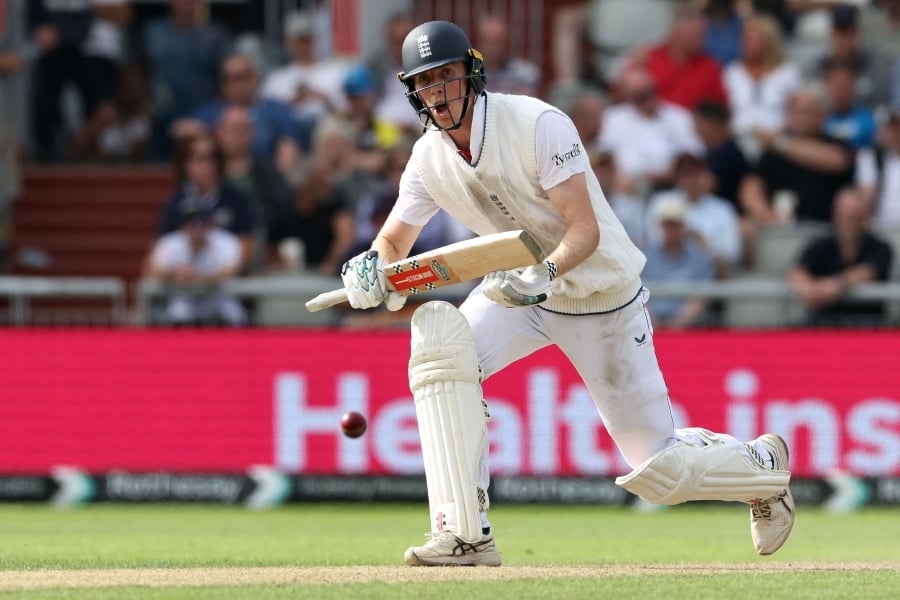 Crawley, Duckett lead England recovery after Pant's Old Trafford heroics