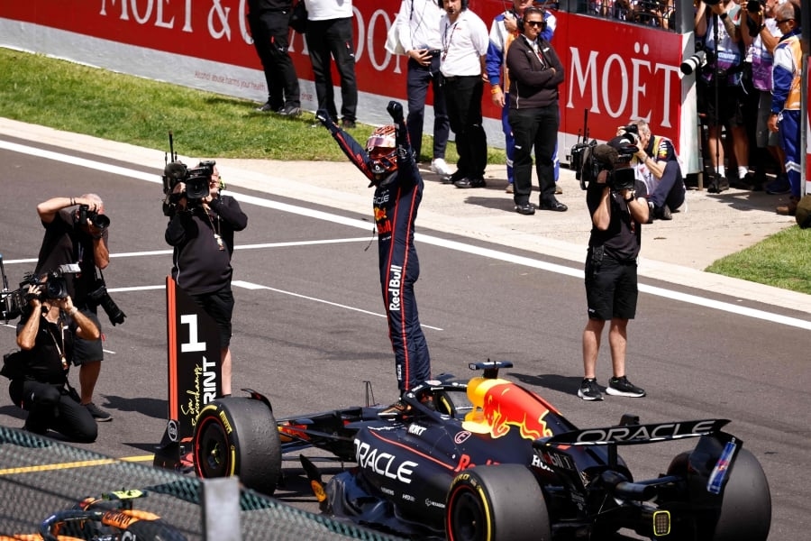 Verstappen begins new Red Bull era with Belgian sprint win