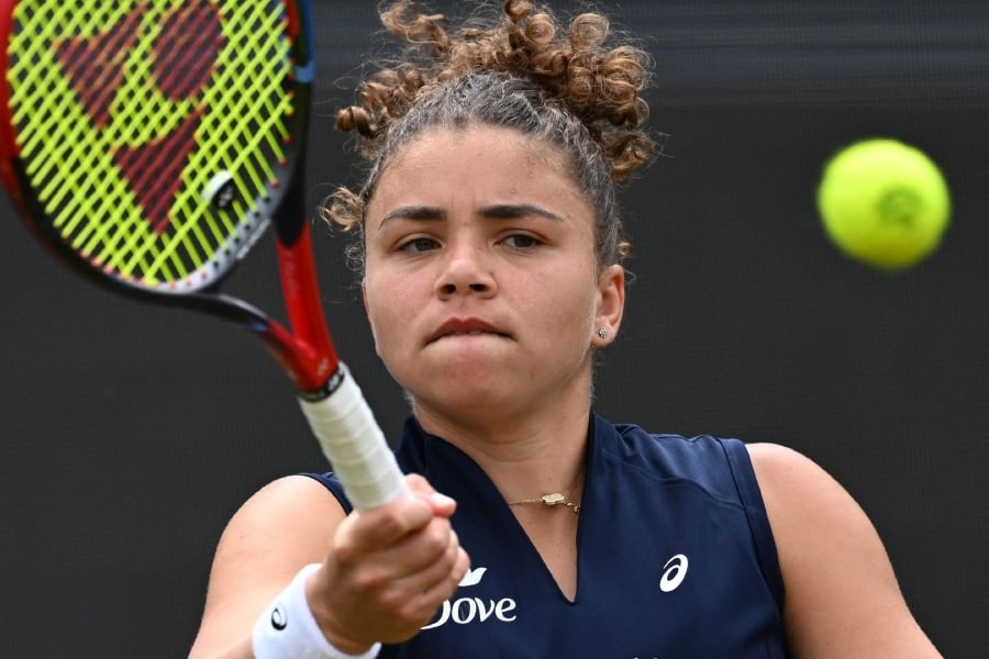 Swiatek cruises past second-seed Paolini to reach first ever grass final