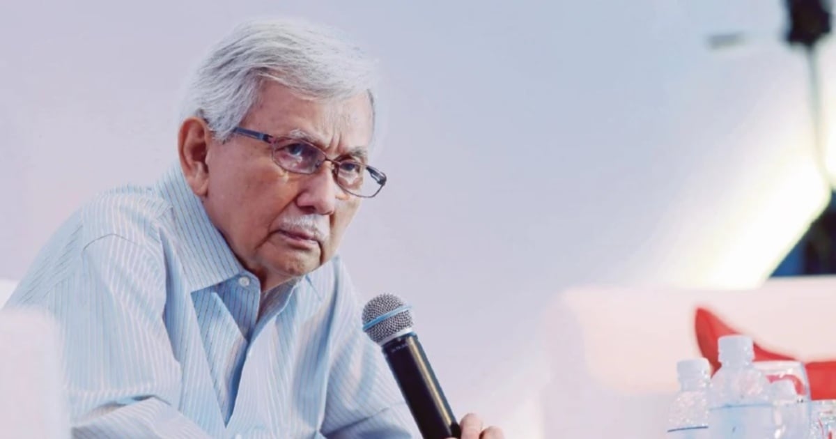 Dr M to govt: Reveal Daim's alleged offences