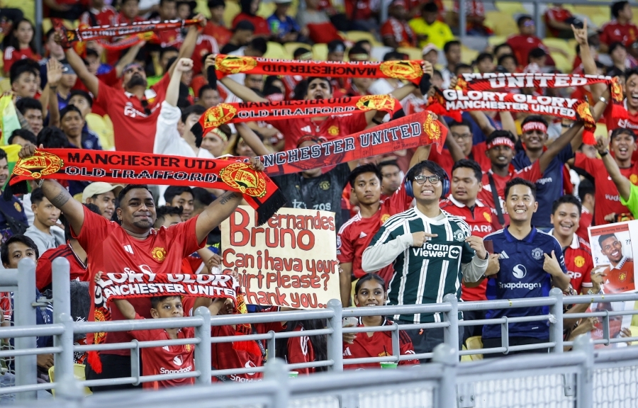 The Red Devils arrive to rock Bukit Jalil