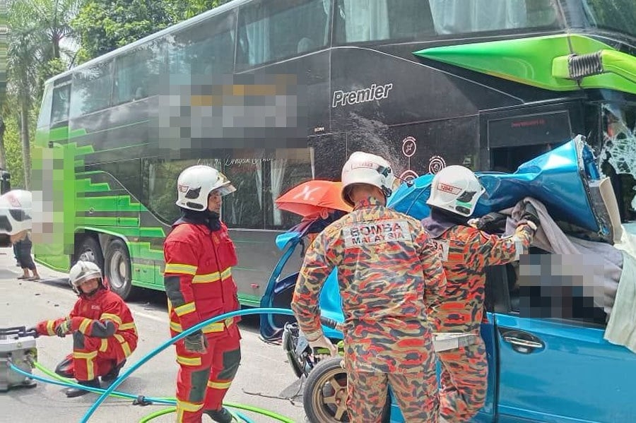 Three killed, one injured in car–express bus collision in Kuala Krai