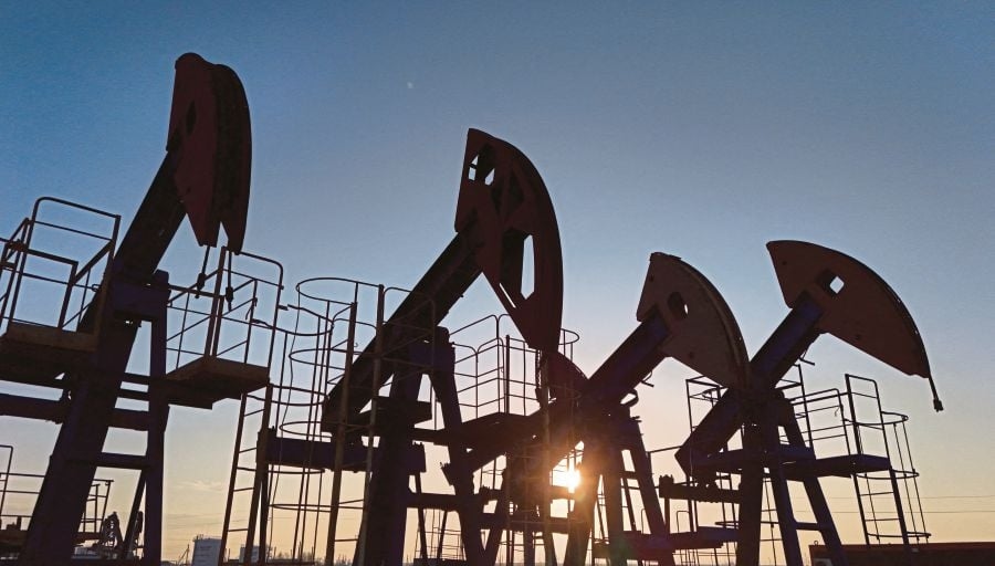 Oil prices fall as market eyes US-Russia talks on Ukraine