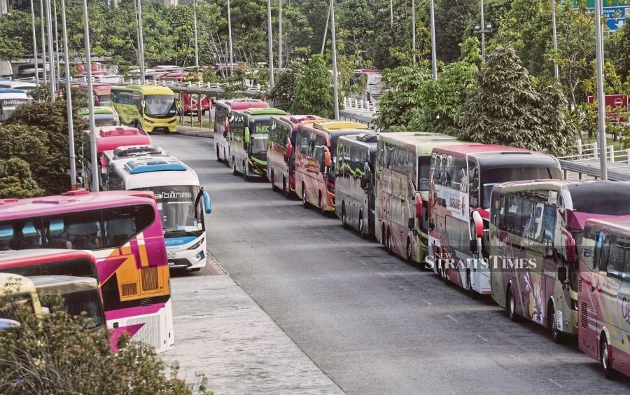 Expert urges hiring foreign bus drivers amid shortage