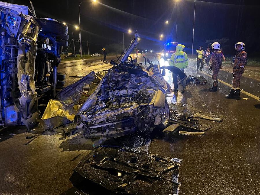 3 children orphaned after parents killed in car crash