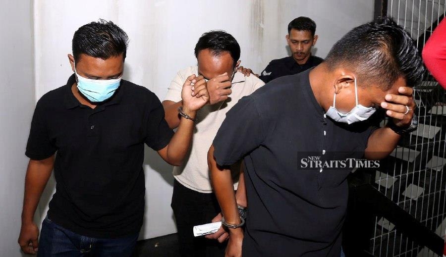 Three cops claim trial to accepting RM20,000 in bribes