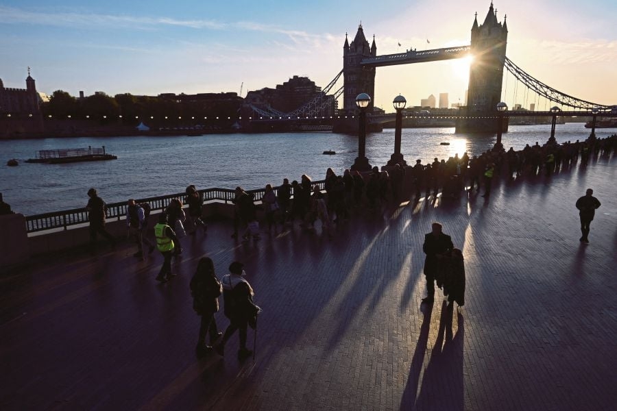 UK vows tougher laws to combat child grooming gangs