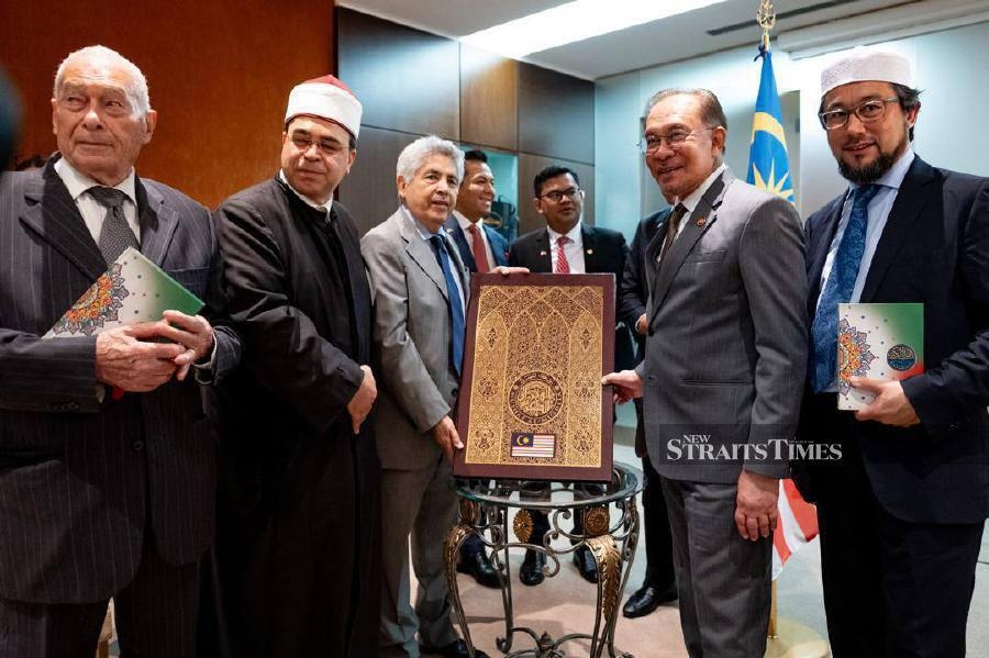 Anwar meets Muslim community in Rome