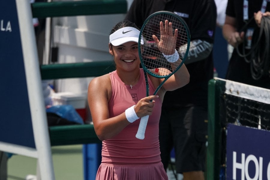 Raducanu and Fernandez beat the heat to reach DC Open semis