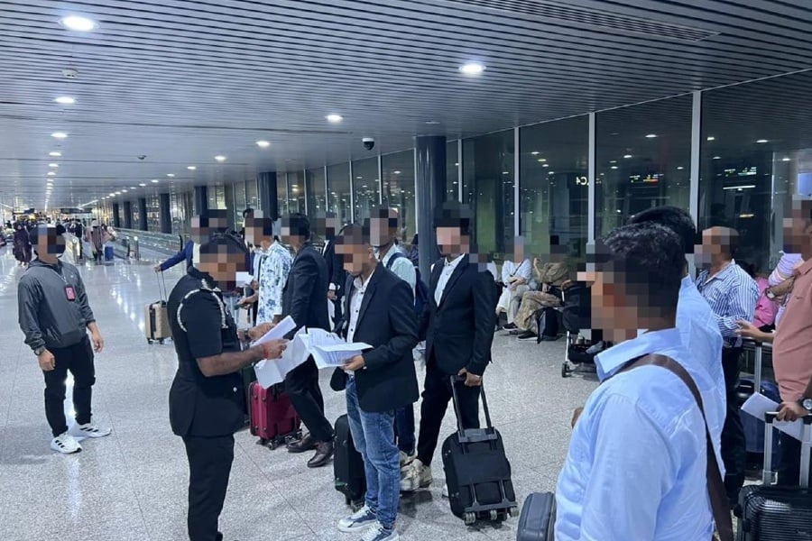 [UPDATED] Counter-setting attempt foiled, 26 Bangladeshis denied entry at KLIA