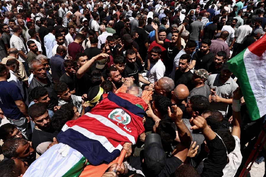 Palestinians bury teen killed by Israeli army near Ramallah