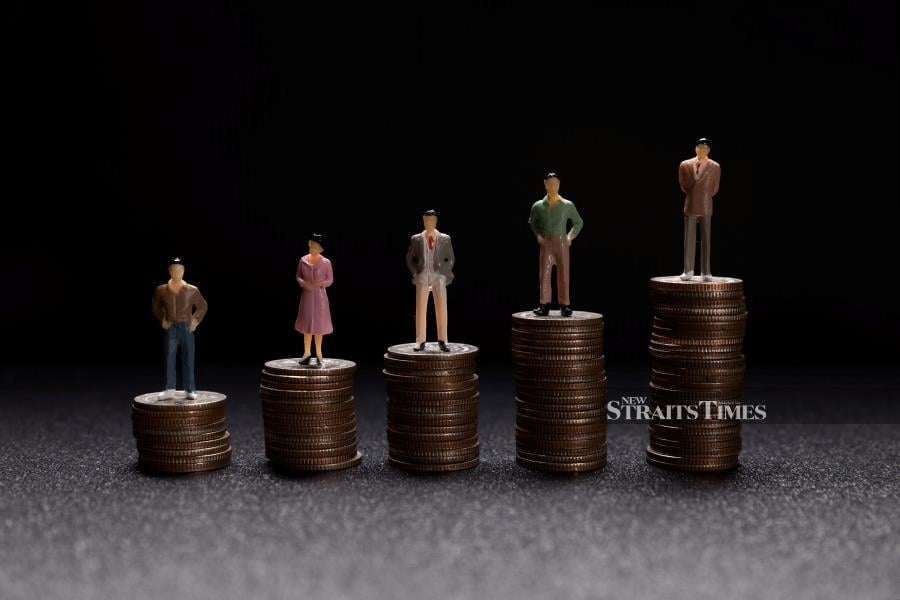 MONEY THOUGHTS: Of squeezes and substitutions