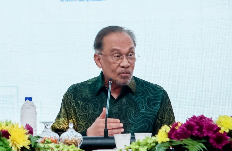 Anwar to discuss Thailand-Cambodia border dispute with Thai PM