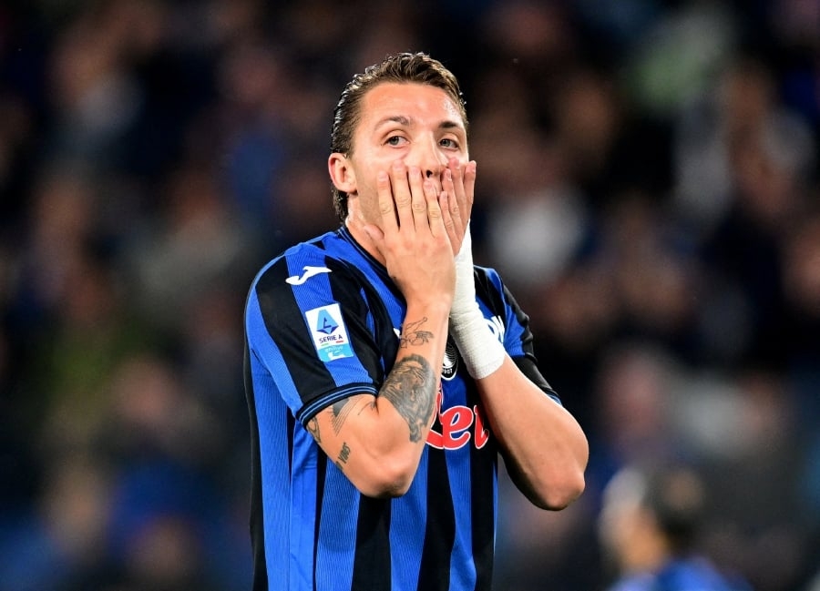 Atalanta's Retegui scores late to rescue 3-2 win at Genoa