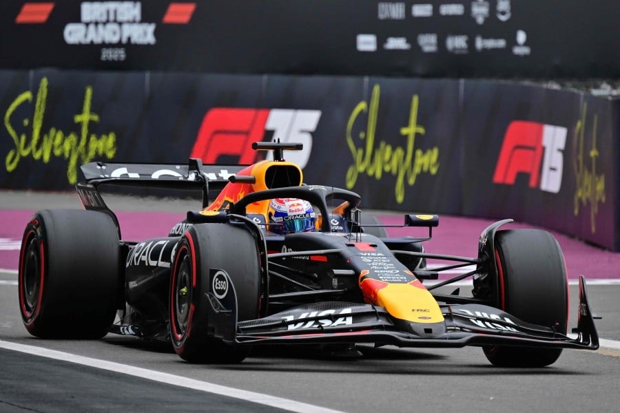 Shining Verstappen shades Piastri for pole at Silverstone