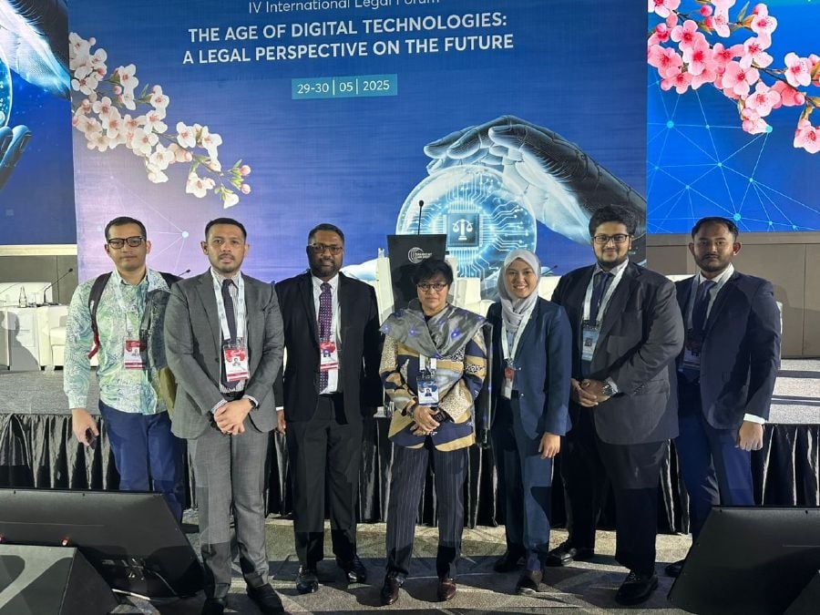 Azalina: Parents may soon be legally required to monitor children's online activities