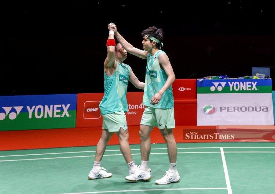 Aaron-Wooi Yik storm into first Singapore Open final