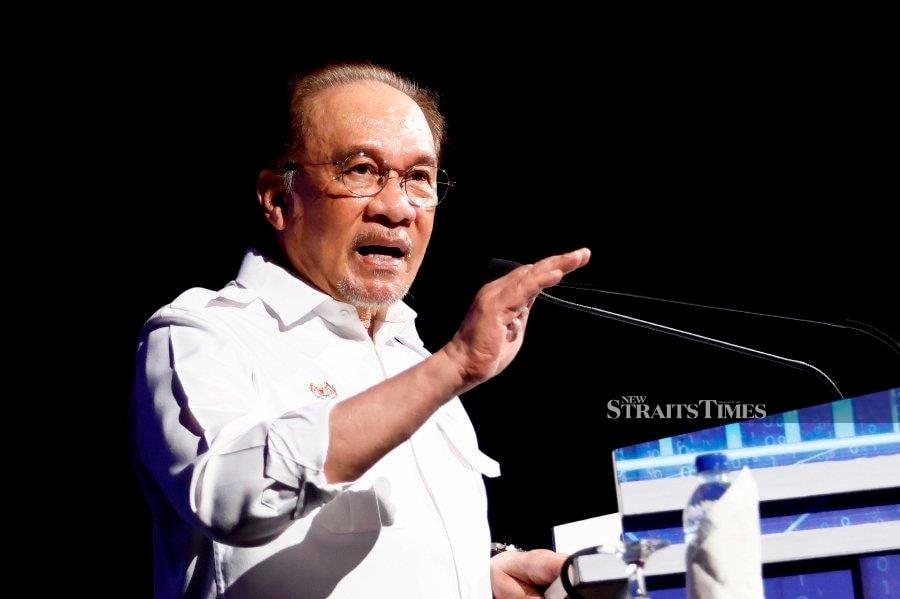 Decision tomorrow on Anwar's constitutional questions to federal court