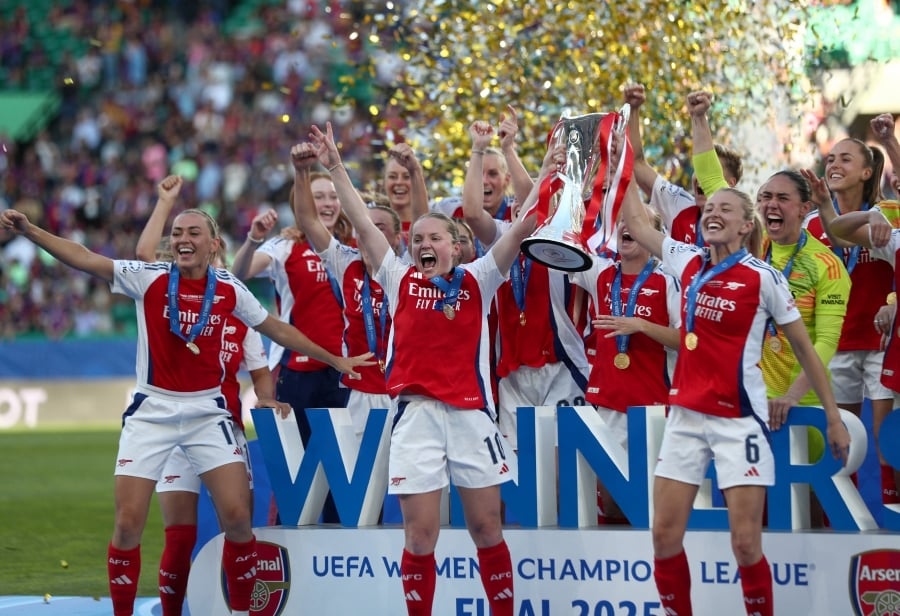 Valiant Arsenal shock Barca to win women's Champions League