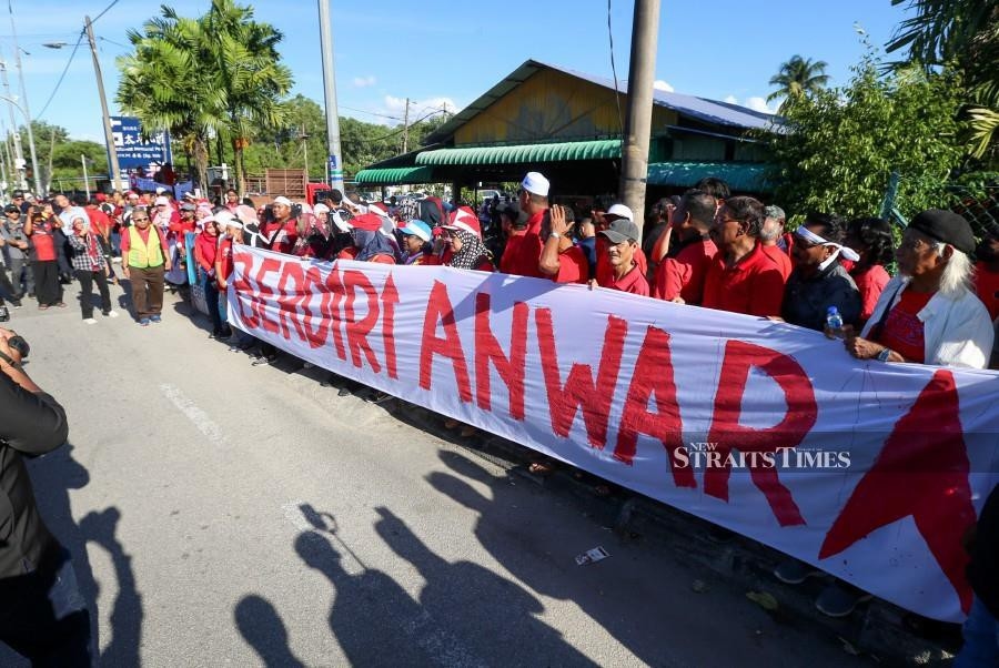 150 from 25 NGOs gather in Cherok Tokkun to voice support for Anwar
