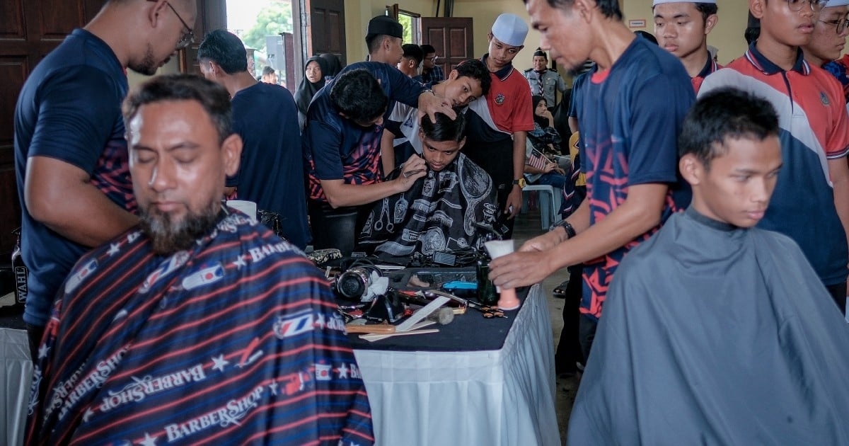 Free haircuts, oil change services draw crowds at 'Bakti Komuniti Madani' event