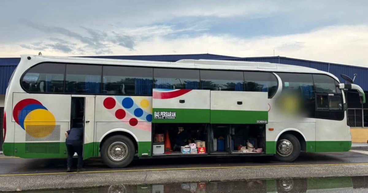 Singapore tour bus seized in JB over suspected diesel smuggling