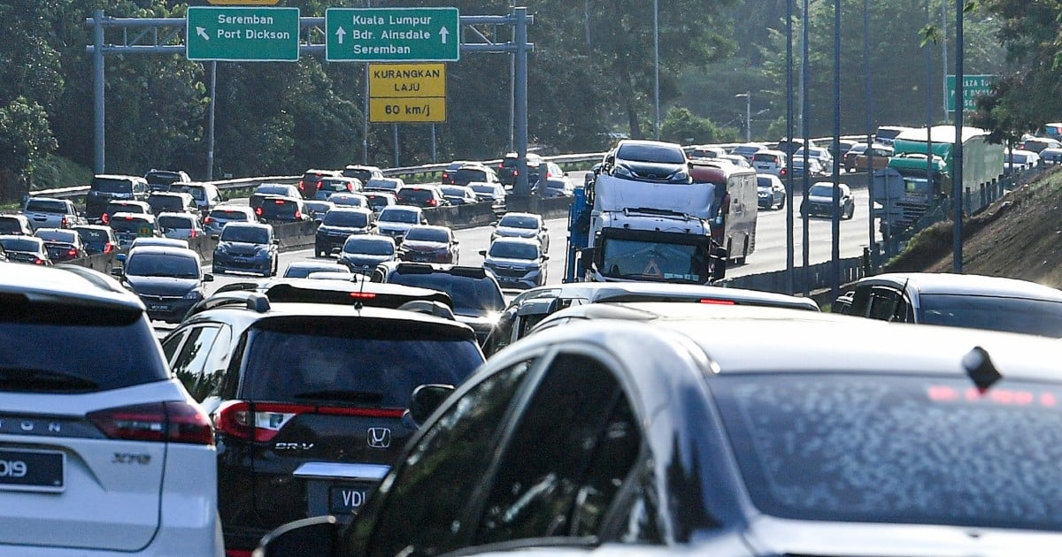 Slow traffic flow on several leading highways