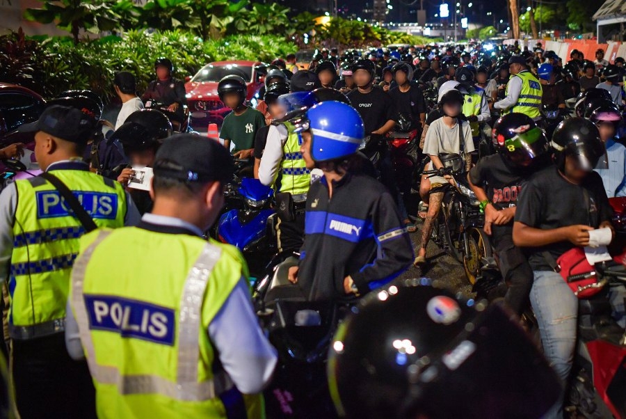 1,300 motorcycles inspected in police crackdown on illegal street racing