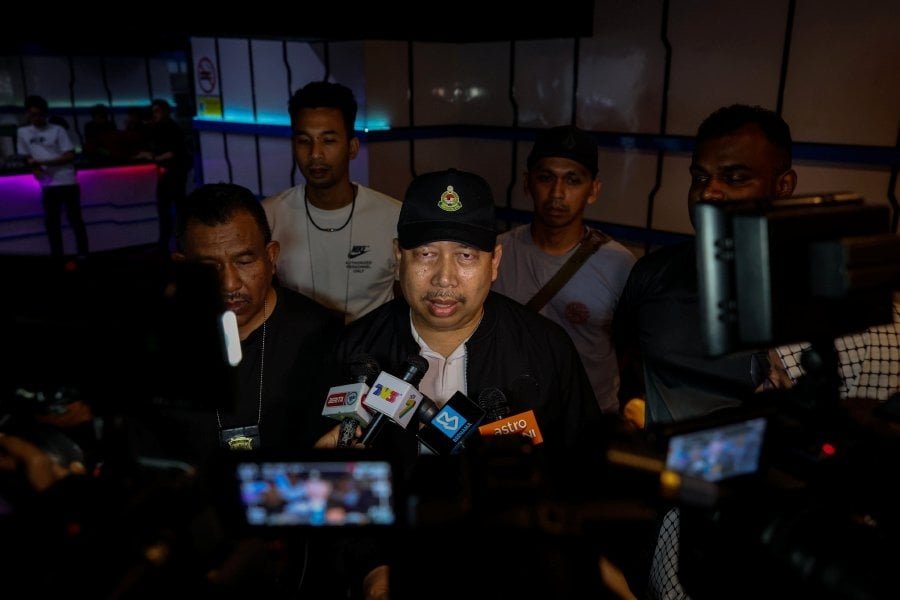 Immigration Dept officers nab 121 undocumented migrants in Kajang, Sungai Tangkas