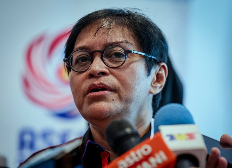 Azalina: Police submit Bloomberg report to A-GC