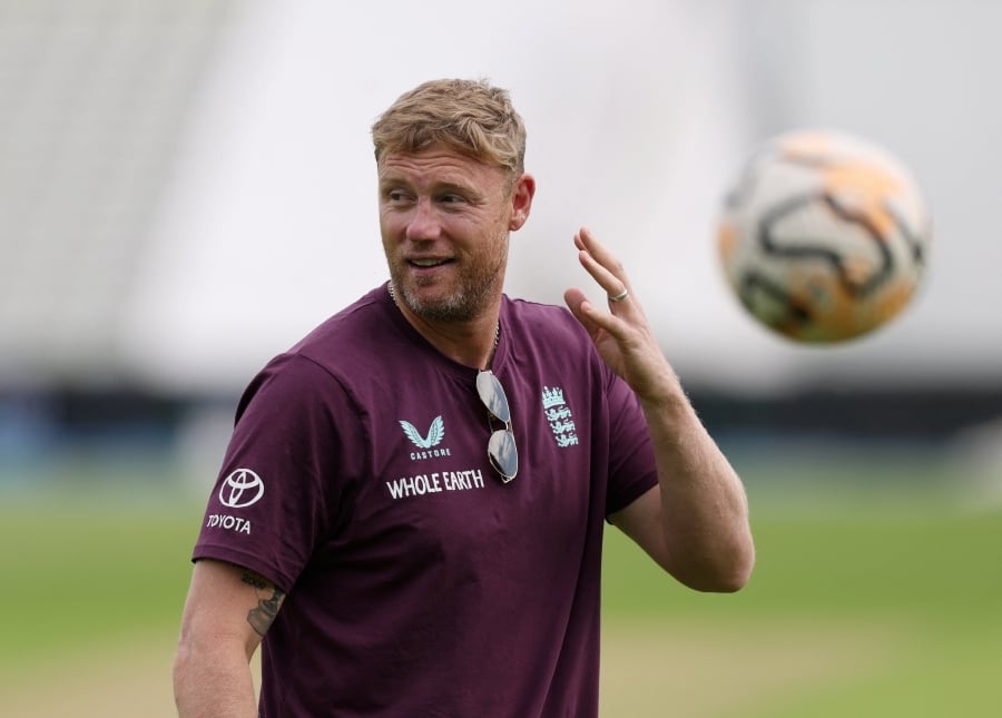 Flintoff rules himself out of top England coaching job
