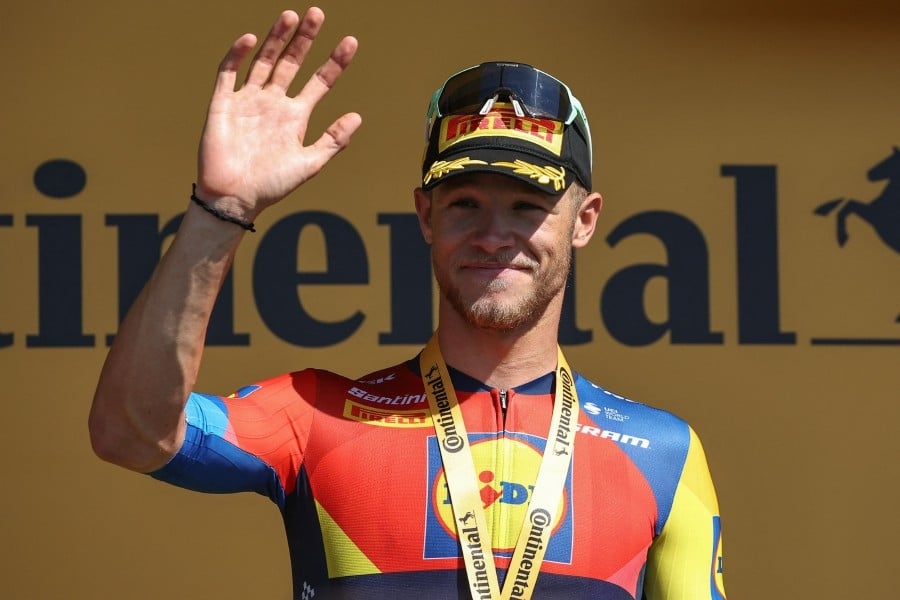 Milan wins baking Tour de France eighth stage in mass sprint
