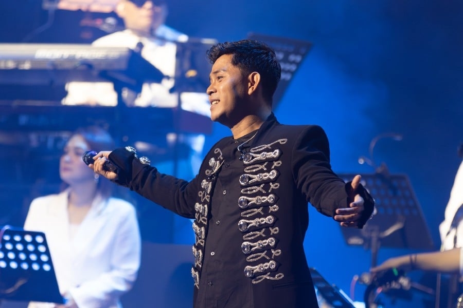 #SHOWBIZ: Cakra Khan's 'farewell' night stirs hearts