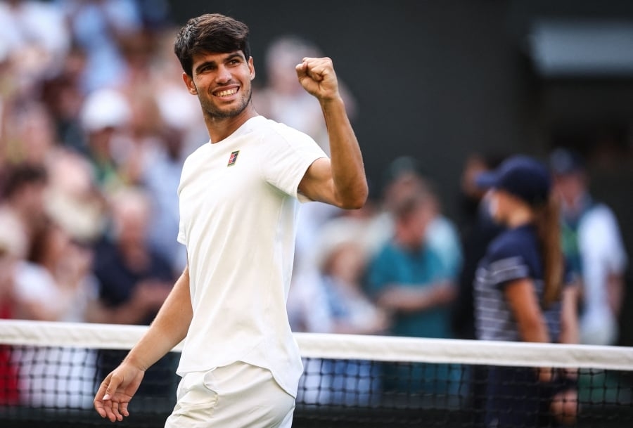 Alcaraz in Wimbledon last 16 as seeds tumble again