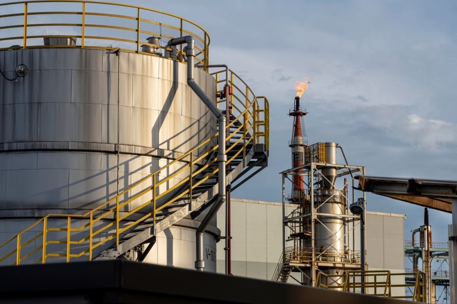 Oil rises on optimism about US-China talks easing trade tensions