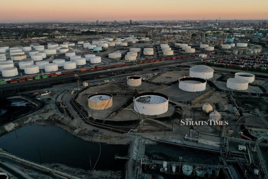 Oil prices, subsidy delay may derail Malaysia's revenue target