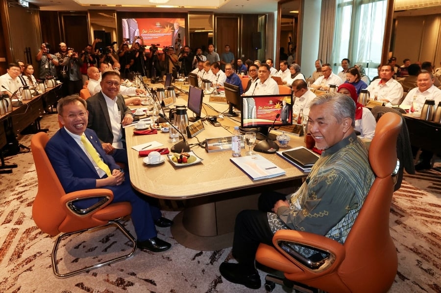 Zahid pushes for completion of 'sick projects' in Sarawak