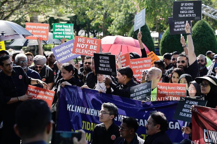 [UPDATED] Doctors submit memo to PMO protesting Price Control Act