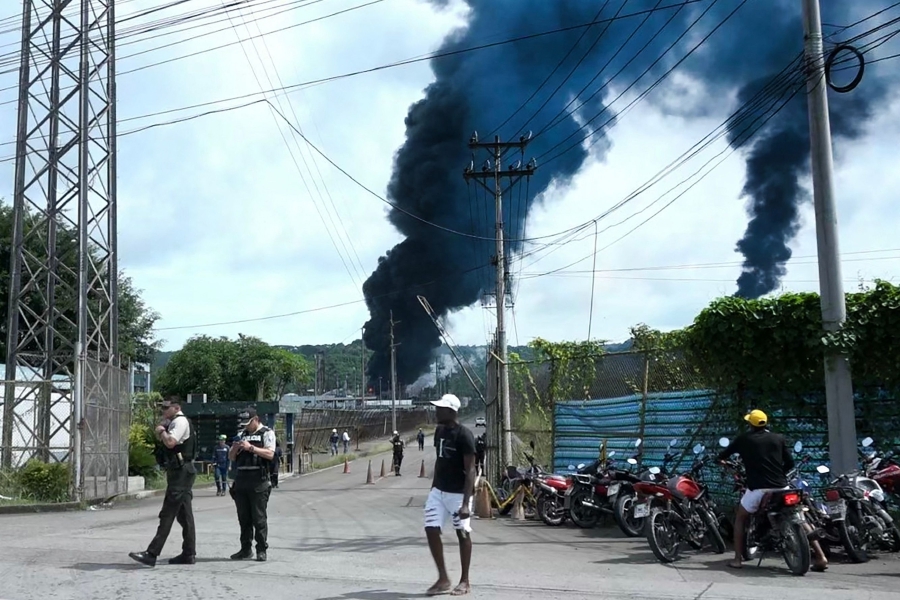 Fire halts production at Ecuador's biggest oil refinery