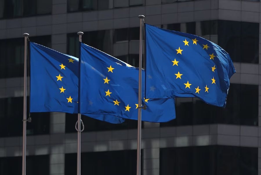 EU says 'well on track' to reach 2030 climate targets