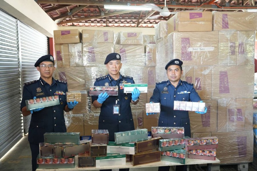 Kelantan Customs seize RM1.48 million worth of smuggled cigarettes