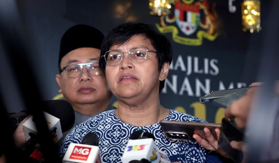 Over 3,000 laws reviewed, only 164 pending, says Azalina
